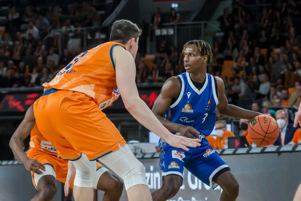 比分落后至 比分落后至